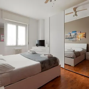 Cosy Milano- Bisceglie M1 , Milano Italia